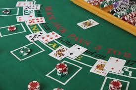 Pengalaman pemain menikmati taruhan sepak bola dan live casino dengan fitur aplikasi di saldoku777